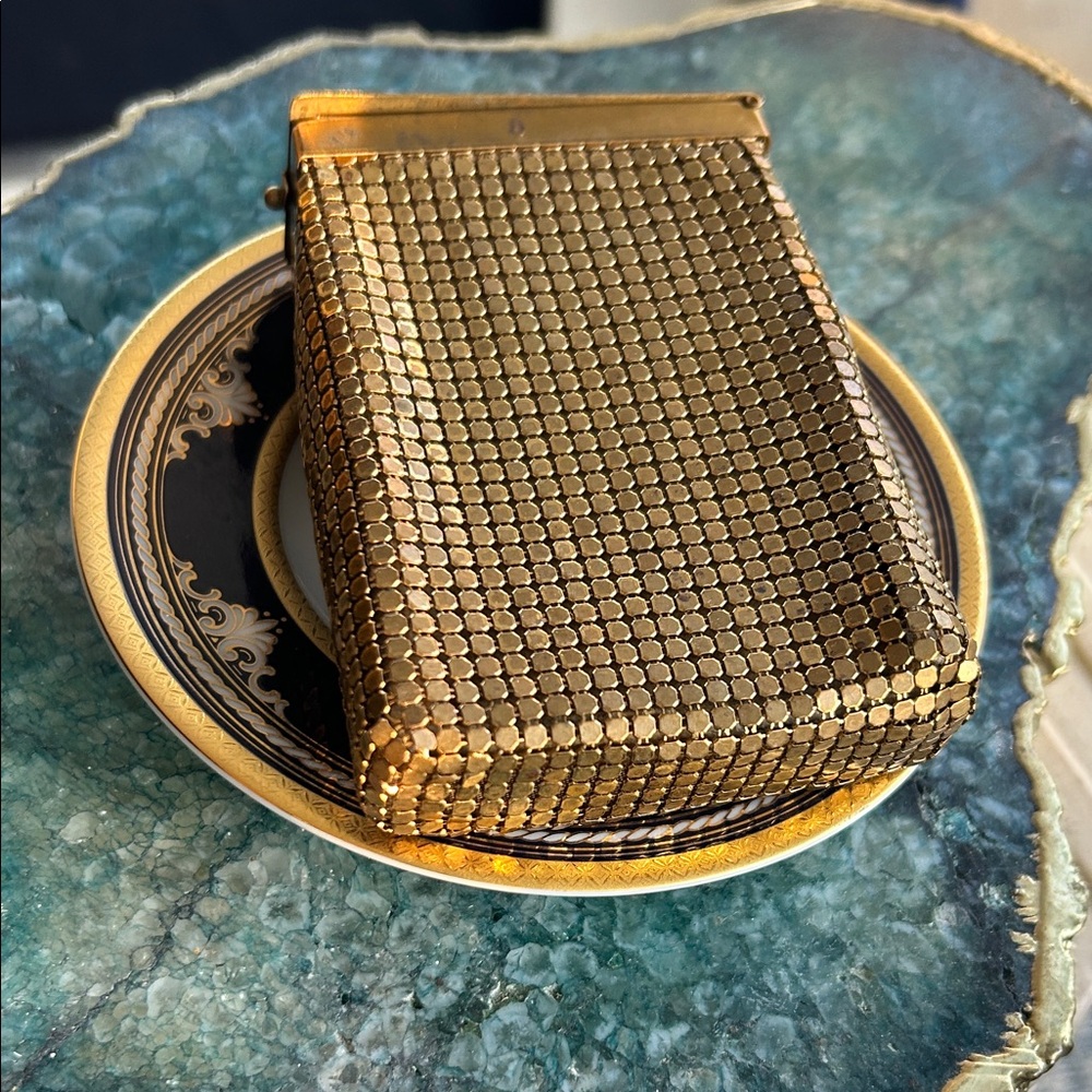 Vintage Gold Metal Mesh Hardshell Cigarette Case - Picture 9 of 12